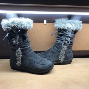 **EXTREMELY COMFORTABLE GRAY WINTER BOOTS W/FUR SZ 9W**